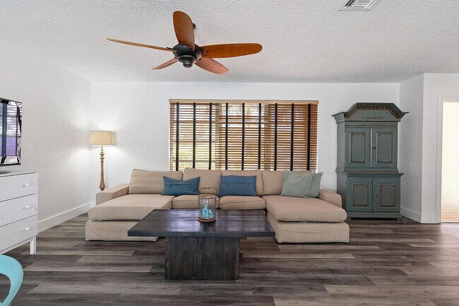 Building Photo - 3221 Spanish River Dr