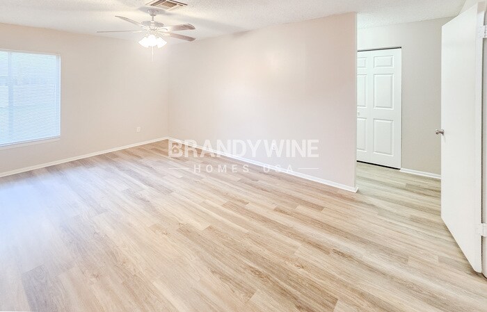 Building Photo - 28305 International Dr