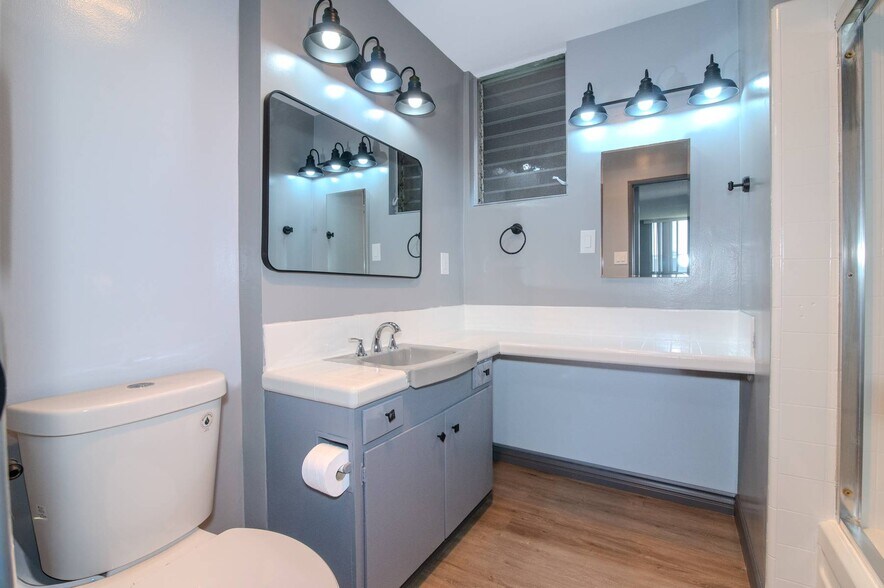 Building Photo - 6979 Palm Ct