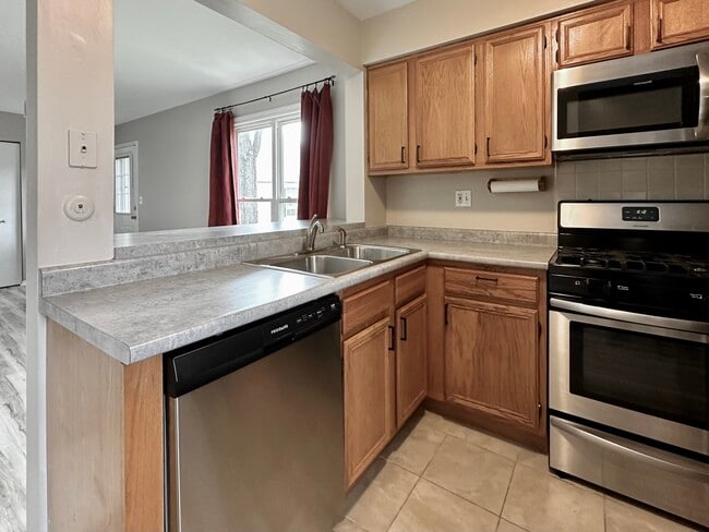 Building Photo - 2450 Devonshire Ct