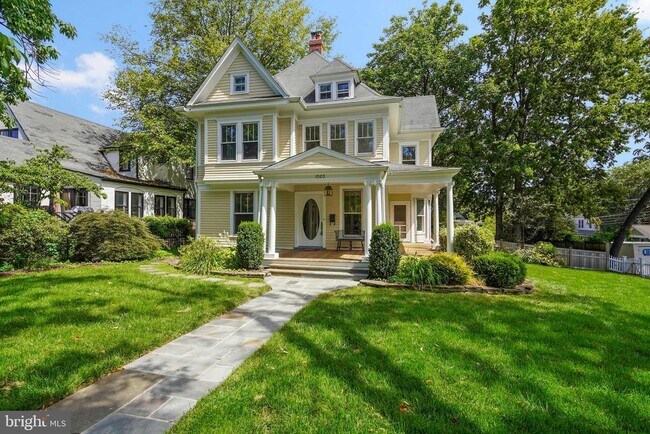 Building Photo - 1503 Russell Rd