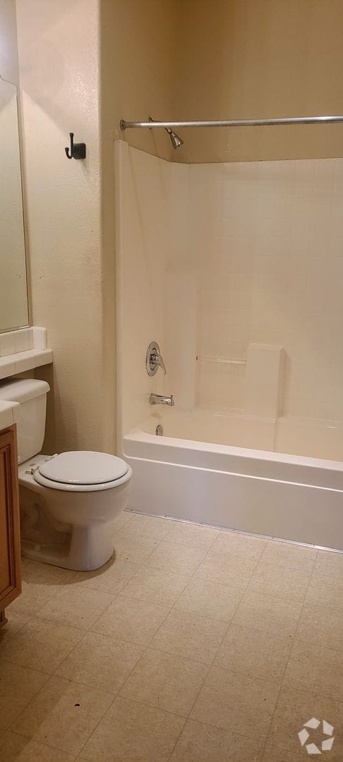 Building Photo - Amazing Wingfield Condo!