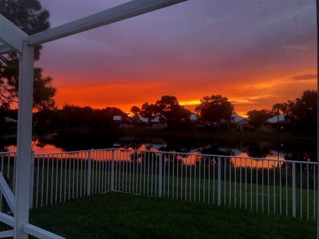 Building Photo - 4197 Royal Oak Dr