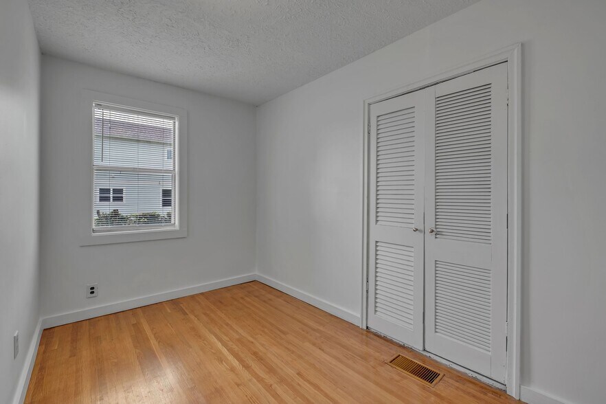 Building Photo - 1607 22nd Ave N