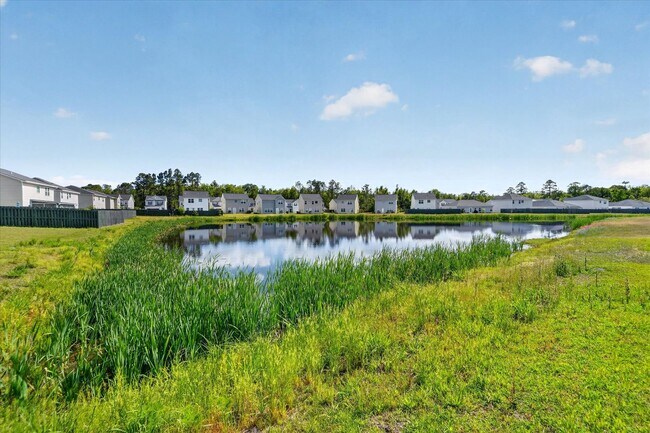 Building Photo - AVAILABLE MAY 2026  [PET FRIENDLY]