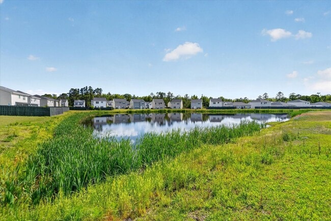 Building Photo - AVAILABLE NOW! (Pet Friendly)