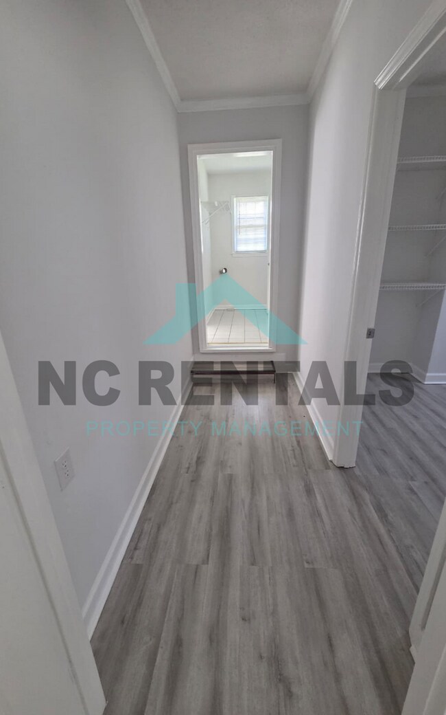 Building Photo - 2300 Carlford Rd