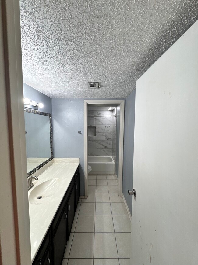 Building Photo - 545 Prairie Dell St