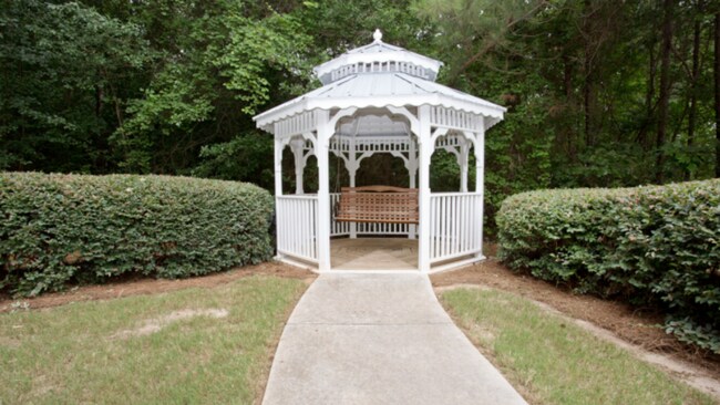 Building Photo - 100 Camellia Ln