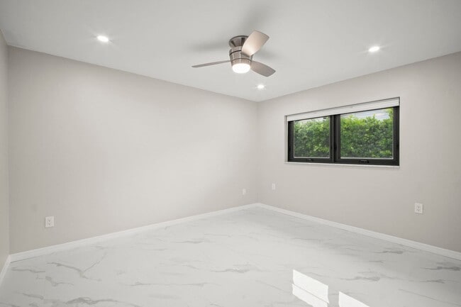 Building Photo - POOL HOME - 4 Bed / 3 Bath Annual Rental