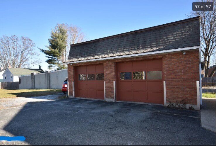 Building Photo - 319 Fenn St