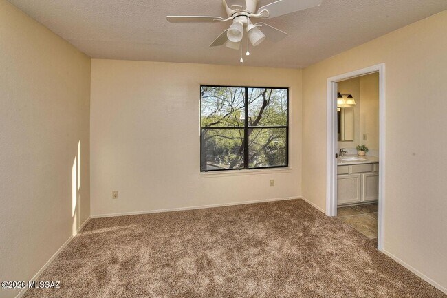 Building Photo - 6655 N Canyon Crest Dr