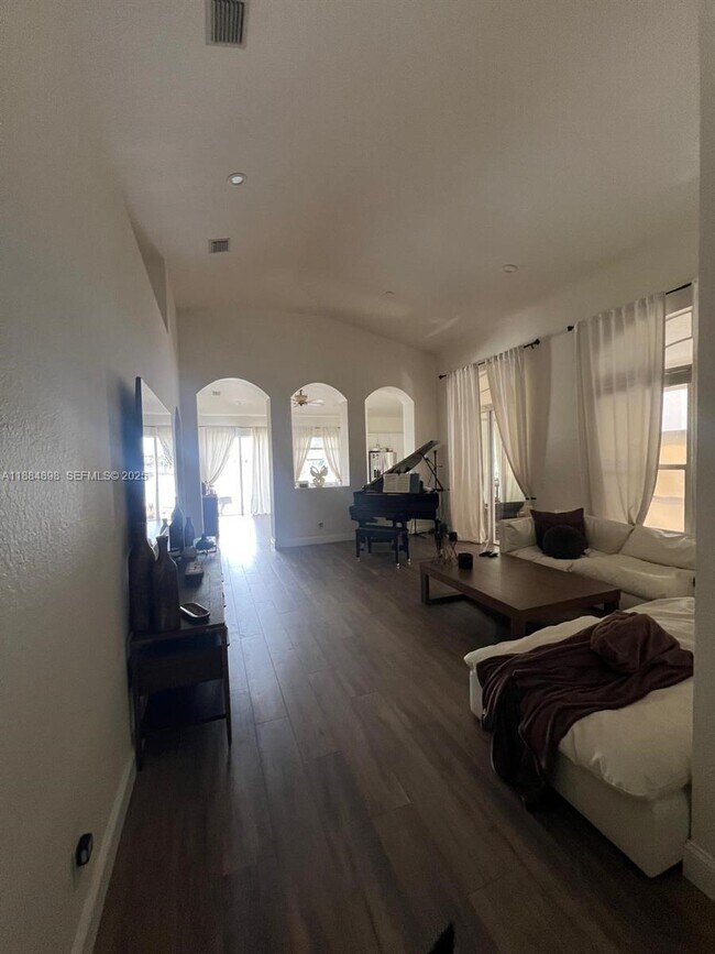 Building Photo - 3015 SW 135th Ave