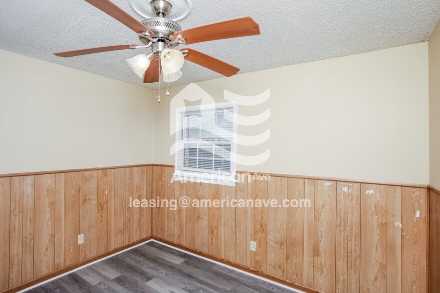 Building Photo - 517 Riverside Ln