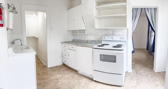 Building Photo - Cute House near EWU