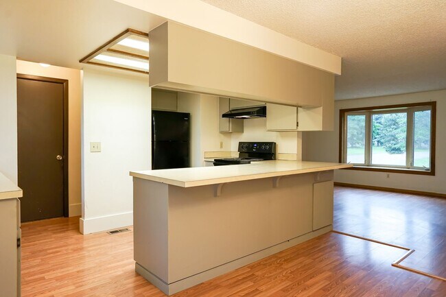 Building Photo - Mini "Ranch" in Hayden