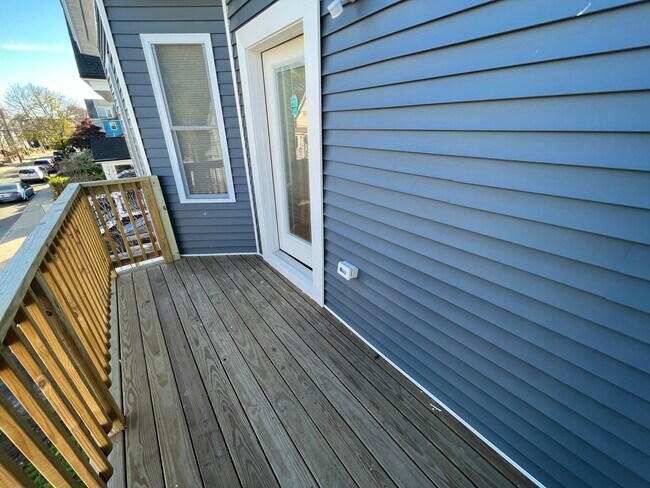 Building Photo - 29 Alpine St