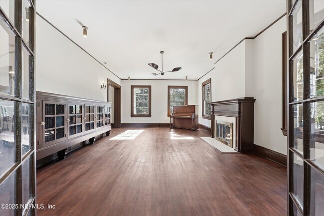 Building Photo - 2979 St Johns Ave