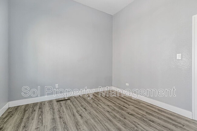 Building Photo - 1030 Vine St