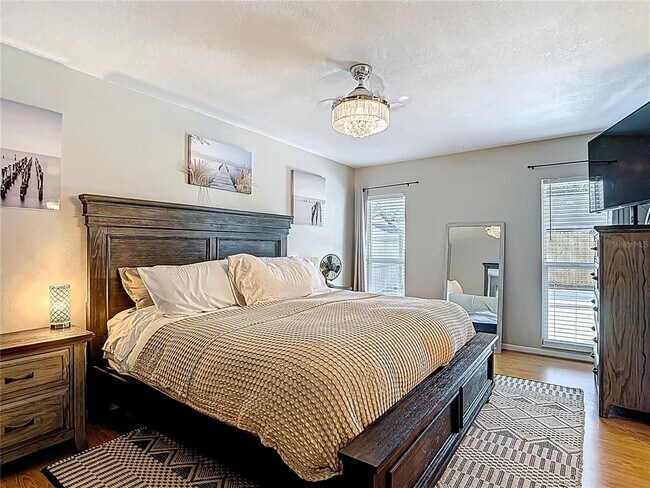 Building Photo - 2707 Lakeville Dr