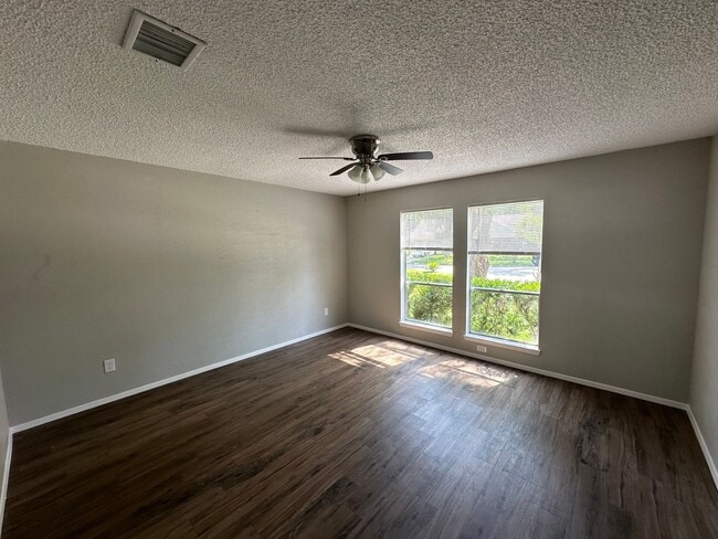 Building Photo - Gorgeous 4bd 2ba on Mature Lot in Prime Lo...