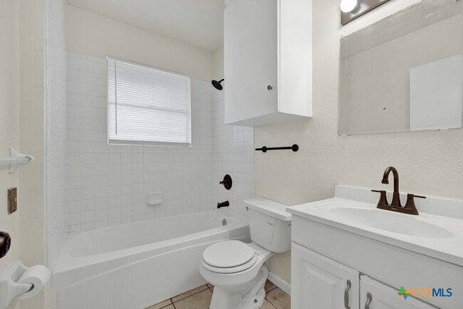 Building Photo - 334 Craddock Ave