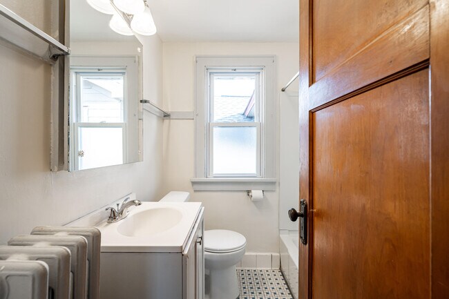 Building Photo - 2213 S 72nd St