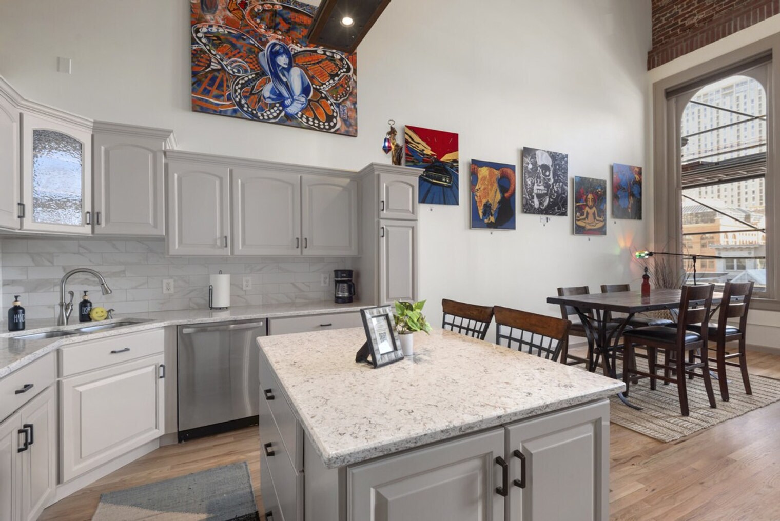 Building Photo - 1555 California St