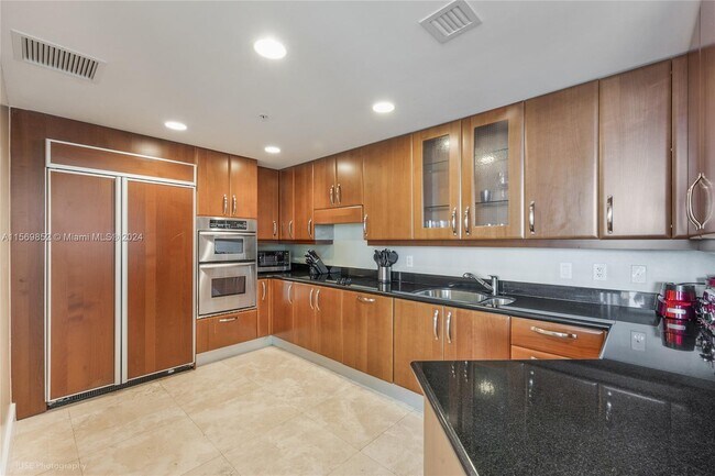 Building Photo - 19400 Turnberry Way