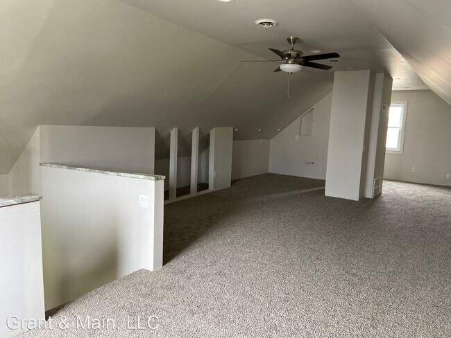 Building Photo - 2 br, 2.5 bath House - 2315 Yemans St.