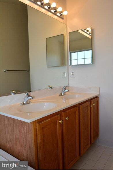 Building Photo - 2518 James Maury Dr