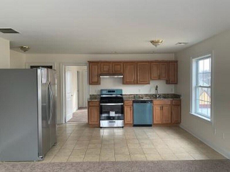 Building Photo - 249 Main St