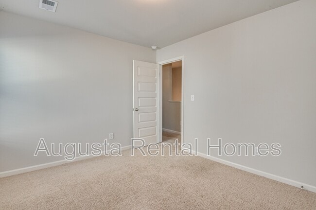 Building Photo - 301 Claudia Dr