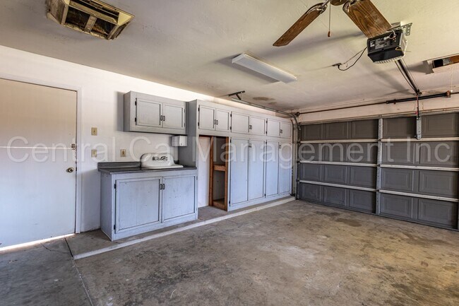 Building Photo - North Meadows - 3 Bedroom, 2 Bath Home wit...