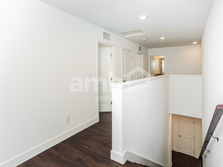 Building Photo - 8944 Tiger Tooth Ave