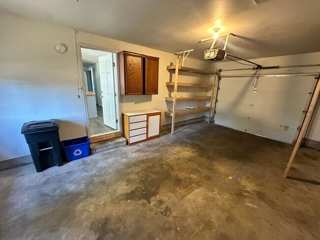 Building Photo - upgraded 2 bedroom 1 bath condo in downtow...