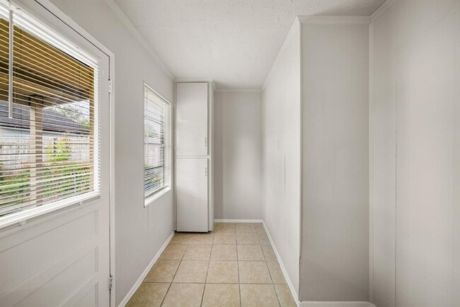 Building Photo - 10506 Barada St