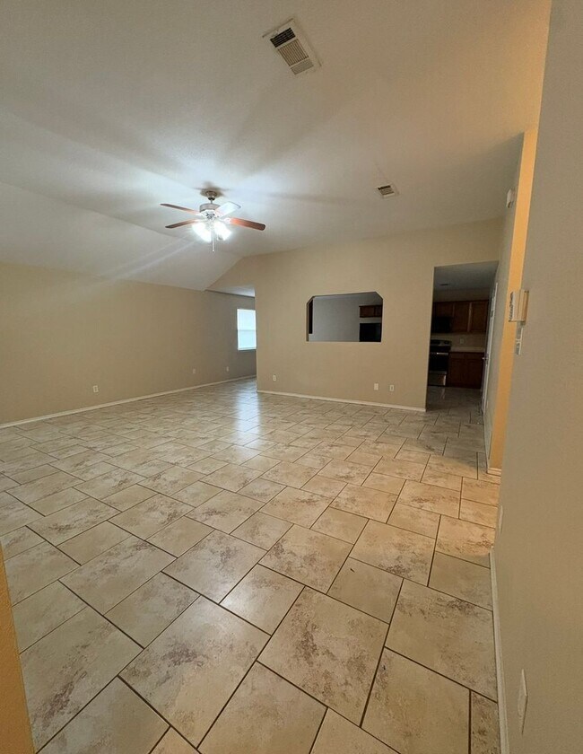 Building Photo - AVAILABLE NOW!!