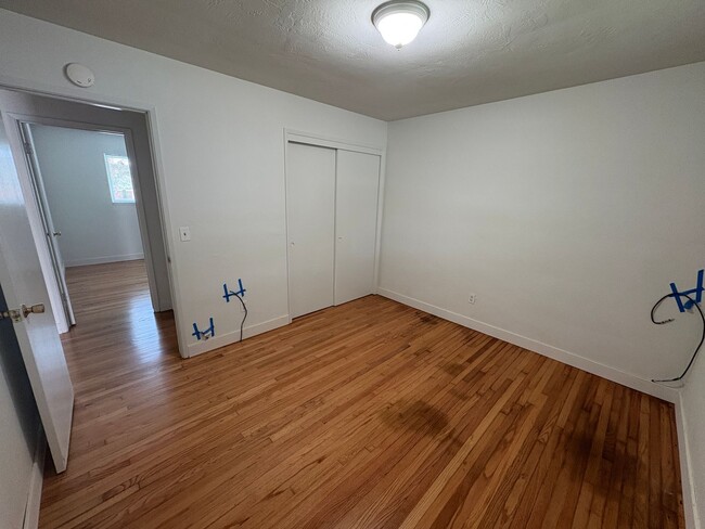 Building Photo - 1694