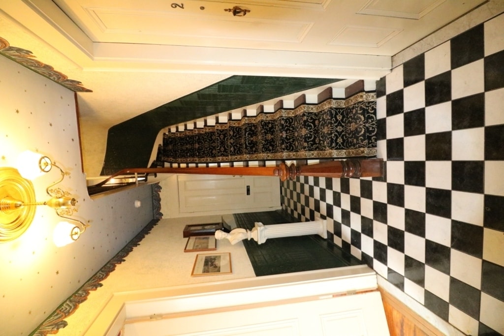 Building Photo - 1316 E 10th St