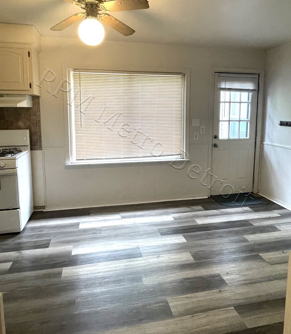 Building Photo - 32851 Linderman Ave