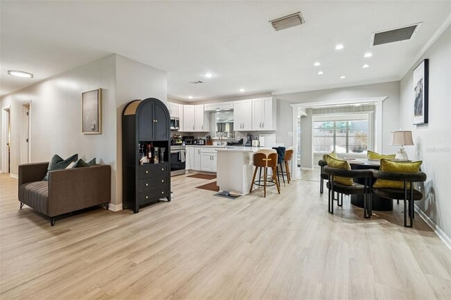 Building Photo - 2302 S Arrawana Ave