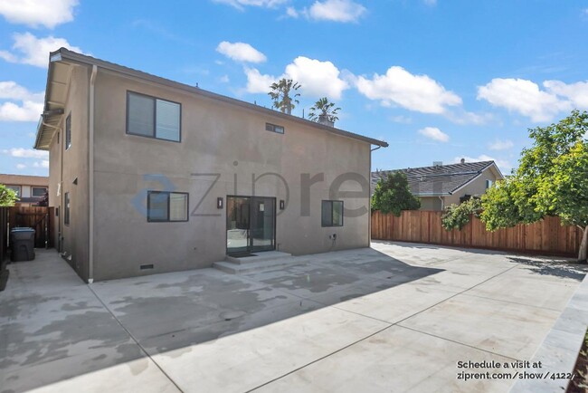 Building Photo - 1360 Goldenlake Rd