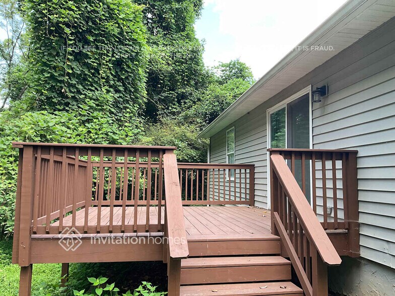 Building Photo - 738 Sheppard Rd