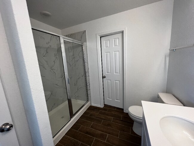 Building Photo - 456 Pickrell Lp