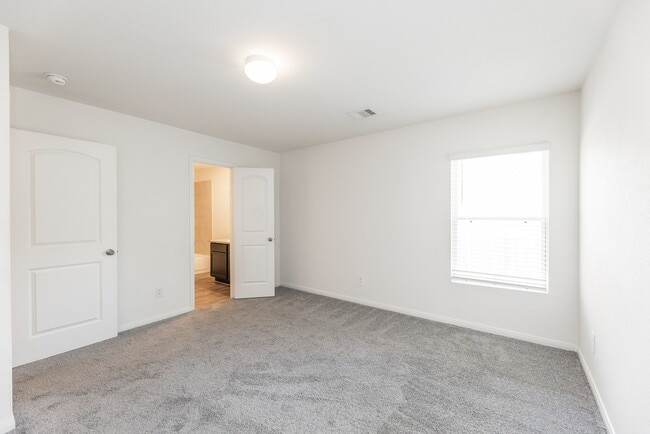 Building Photo - 13010 Sorrento Bay Dr