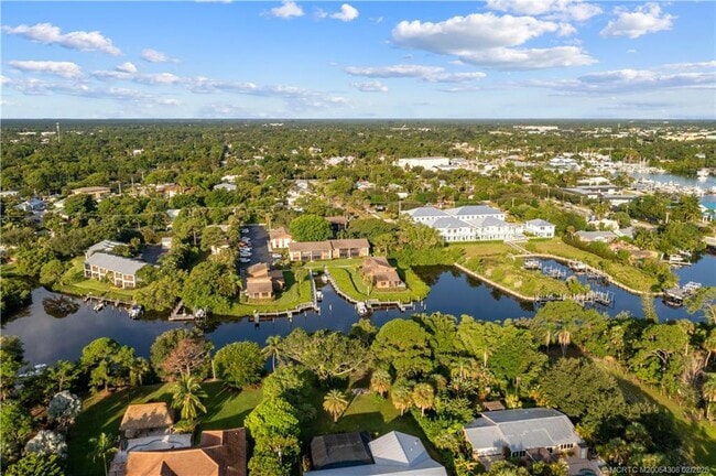 Building Photo - 4885 SE Capstan Ave