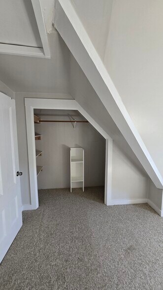 Building Photo - 33 Ashfield St