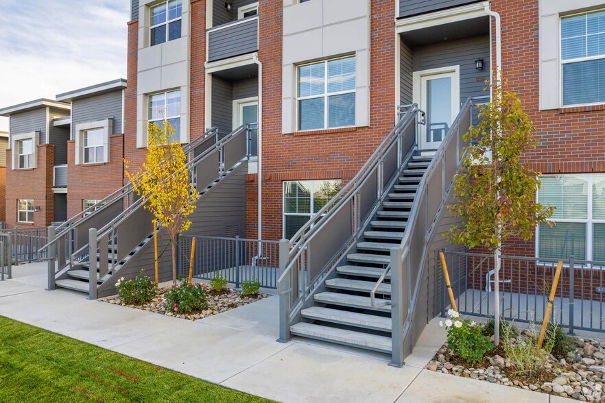 Building Photo - Brownstones at Palisade Park