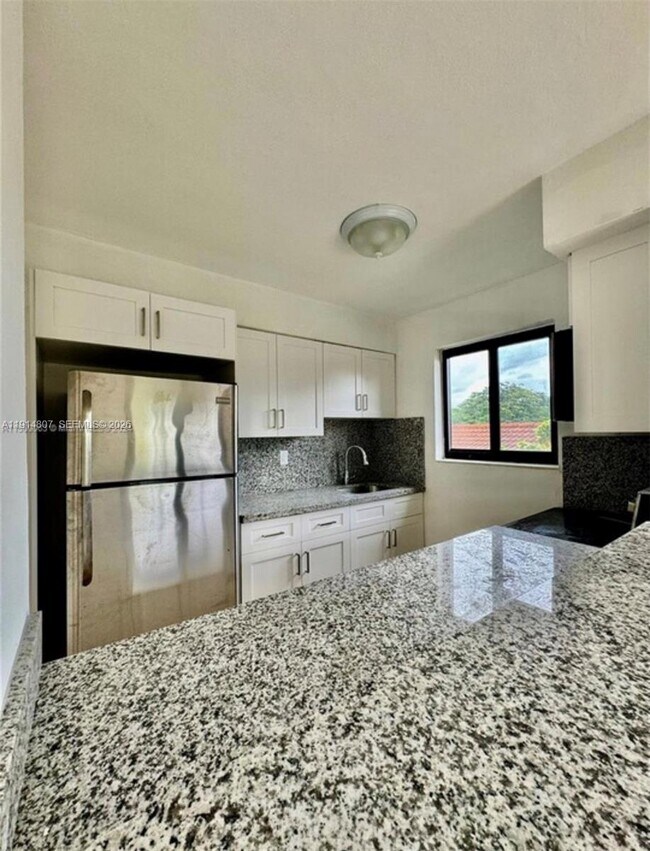 Building Photo - 3520 SW 25th St